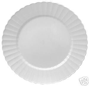 White Scallopped Yoshi 10 Dinner Plastic Party Plates  