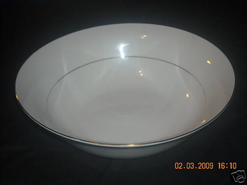 Classic Gold China 9 Vegetable Bowl w/Gold Rim &Verge  